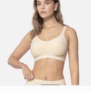 Underoutfit Comfort Shaping Bra Without Wires Medium